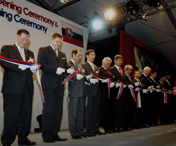 1998-2010-challenging-ourselves-to-be-a-better-global-brand-d